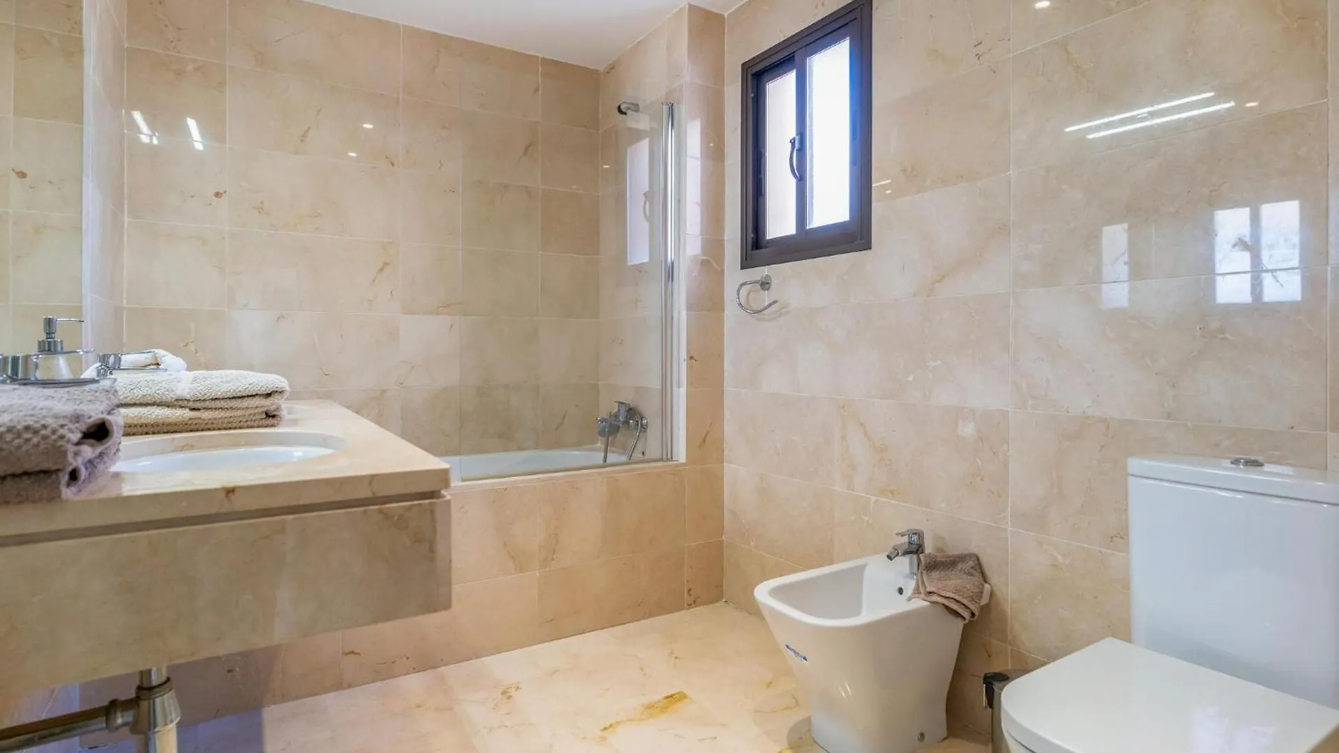 2 Bedroom Stunning Apartment In Casares